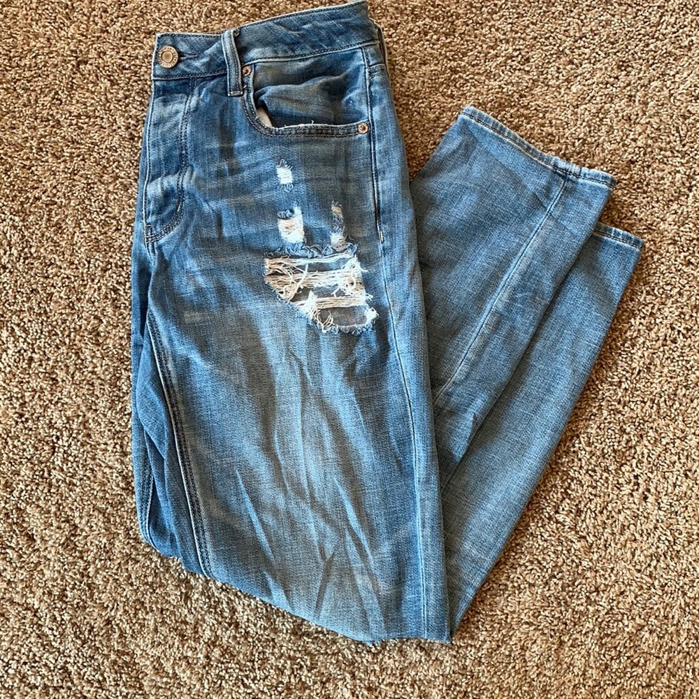 American Eagle Distressed Tomgirl Jeans